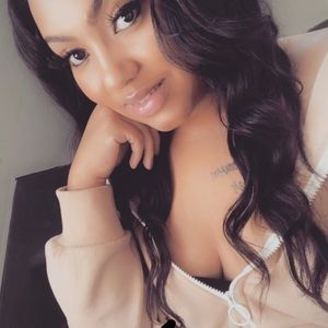 Meet your Posher, Kiona